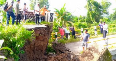 Wakil Bupati Lampung Selatan Tinjau Lokasi Jembatan Ambrol, Janji Perbaikan Cepat untuk Pulihkan Akses Warga